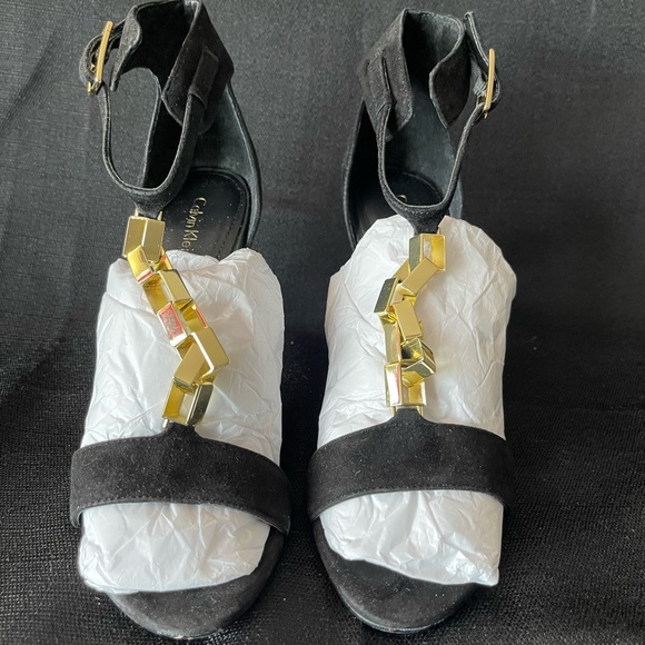 Calvin Klein Black with Gold Link Chain detail suede shoe size 8 - Picture 2 of 4